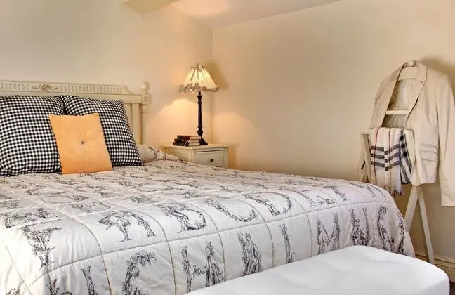 Classic Tek Büyük Yataklı Oda