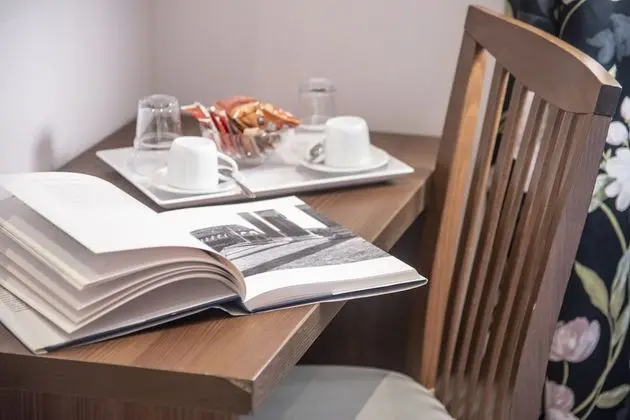 Standard Üç Kişilik Oda, Banyolu/Duşlu