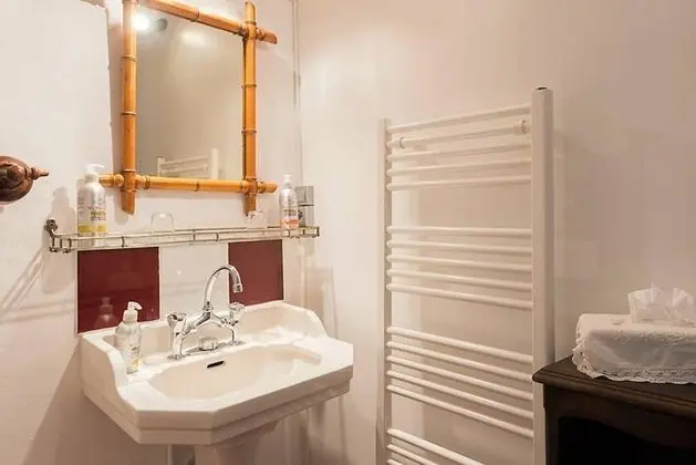 Tek Büyük Yataklı Oda (Les Temps Modernes)