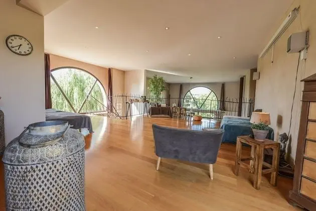 Ev