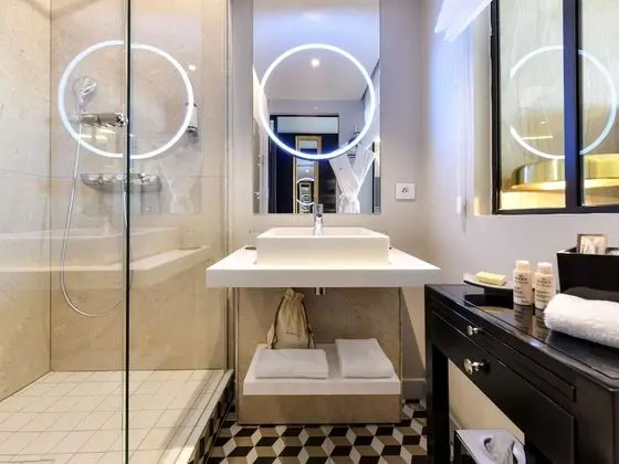 Superior Oda, 1 Büyük (Queen) Boy Yatak