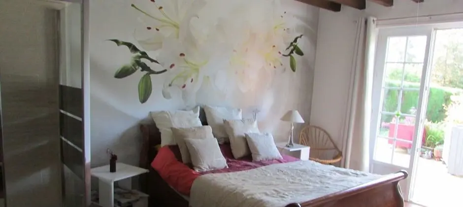 Tek Büyük Yataklı Oda, 1 Büyük (Queen) Boy Yatak, Özel Banyo, Bahçe Manzaralı (Lucie)