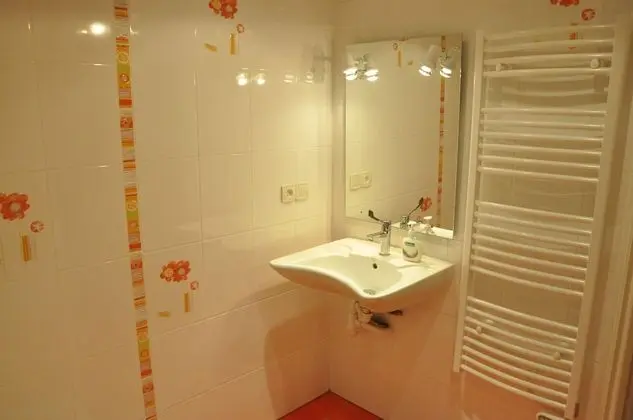 Family Tek Büyük veya İki Ayrı Yataklı Oda, Engellilere Uygun, Özel Banyo (Marolland PMR)
