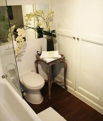 Comfort Tek Büyük Yataklı Oda, Birden Çok Yatak, Balkon, Köşe (Orchidée)