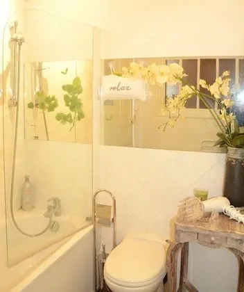 Comfort Tek Büyük Yataklı Oda, Birden Çok Yatak, Balkon, Köşe (Orchidée)