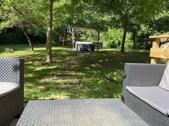 Kır Evi, Banyolu/Duşlu (La Grangette en Bourgogne)