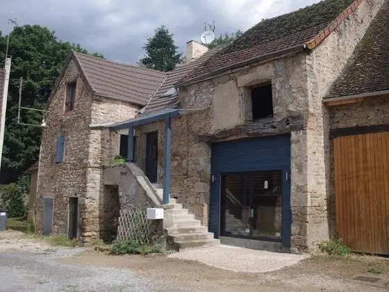 Kır Evi, Banyolu/Duşlu (La Grangette en Bourgogne)