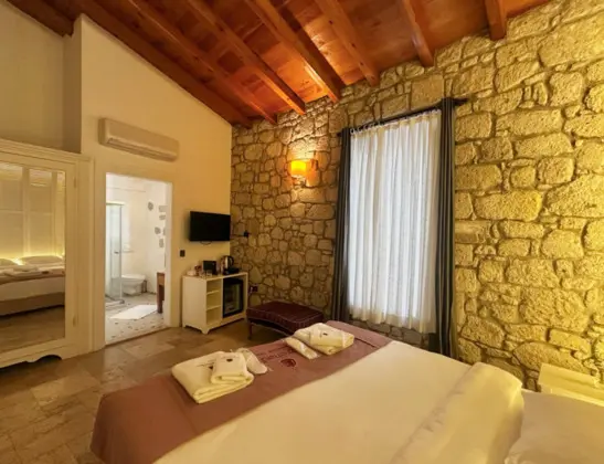 https://images.odamax.com/img/1024x768/odamax/image/upload/La_Grenadine_Ala_at__202602261319171_22.png