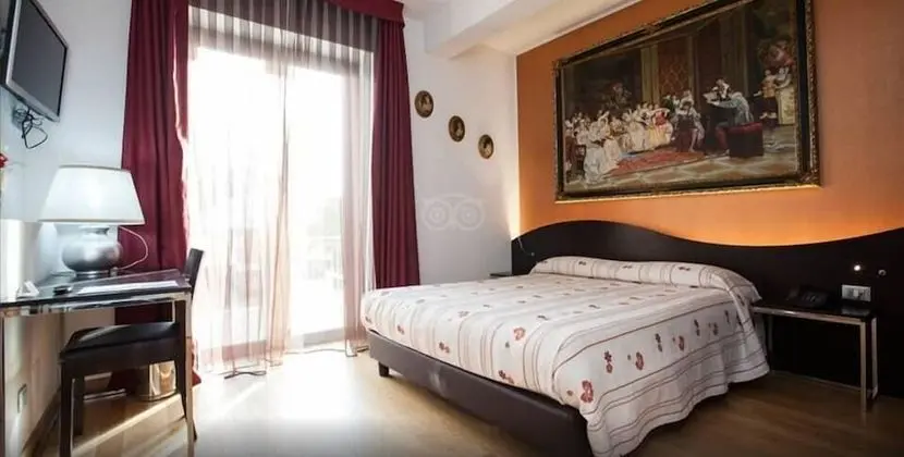 Büyük Yataklı Tek Kişilik Oda