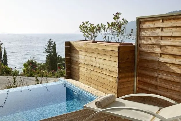 Deluxe Tek Büyük veya İki Ayrı Yataklı Oda, Balkon, Deniz Manzaralı (Private Plunge Pool)