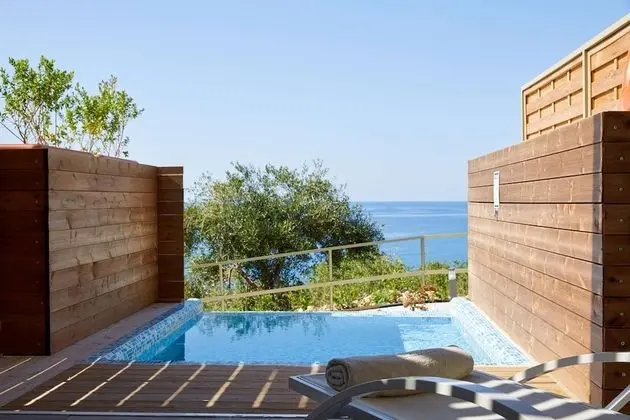 Deluxe Tek Büyük veya İki Ayrı Yataklı Oda, Balkon, Deniz Manzaralı (Private Plunge Pool)