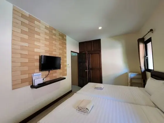 Bungalow 2 Bedrooms with Living Room (4 Adults)