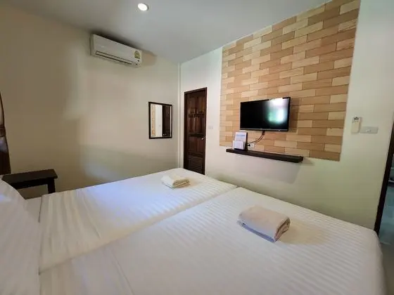 Bungalow 2 Bedrooms with Living Room (4 Adults)