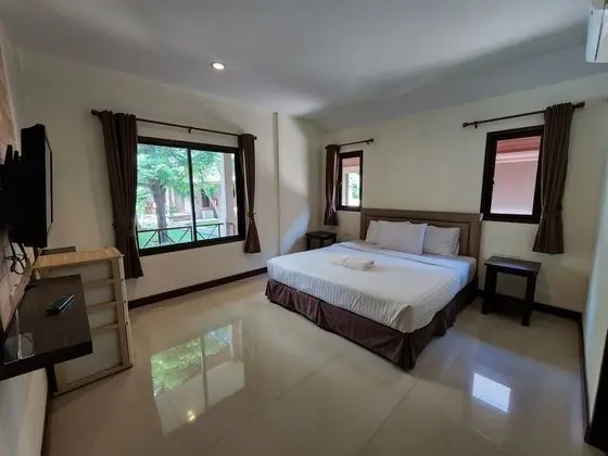 Bungalow 2 Bedrooms with Living Room (4 Adults)