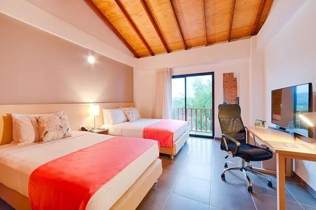 Superior Üç Kişilik Oda (1 Double and 1 Single Bed)