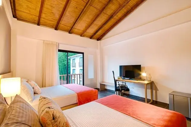 Superior Üç Kişilik Oda (1 Double and 1 Single Bed)