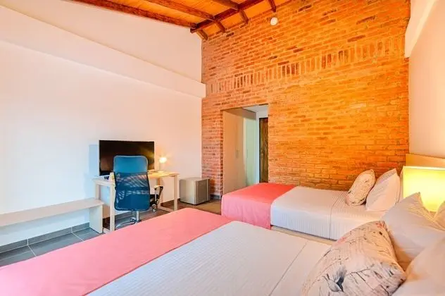 Superior Üç Kişilik Oda (1 Double and 1 Single Bed)