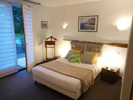 Tek Büyük Yataklı Oda, Banyolu/Duşlu, Bahçe Manzaralı (Chambre "Marine/Romantic")