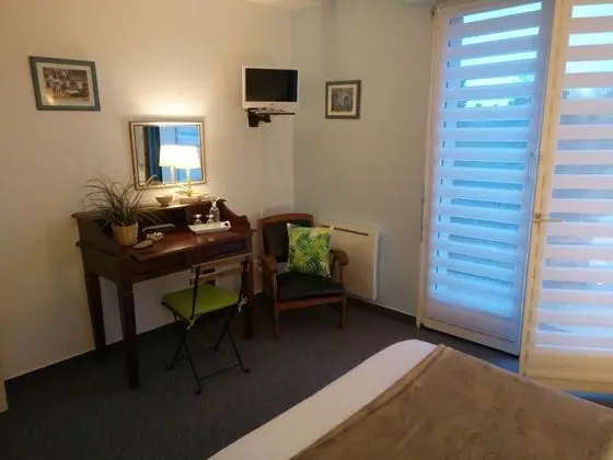 Tek Büyük Yataklı Oda, Banyolu/Duşlu, Bahçe Manzaralı (Chambre "Marine/Romantic")