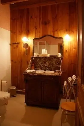 Tek Büyük Yataklı Oda (Fleurs Jaunes)