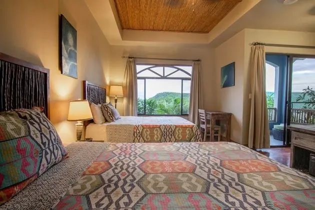 Deluxe Tek Büyük Yataklı Oda, 2 Büyük (Queen) Boy Yatak, Okyanus Manzaralı