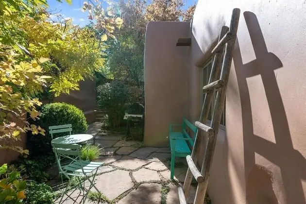 Ev (La Joya - Spacious and Historic Downt)