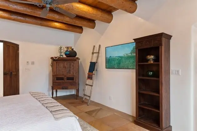 Ev (La Joya - Spacious and Historic Downt)