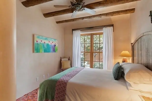 Ev (La Joya - Spacious and Historic Downt)