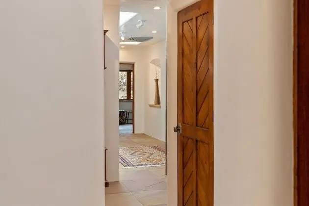 Ev (La Joya - Spacious and Historic Downt)