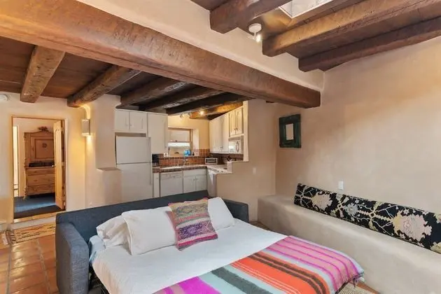 Ev (La Joya - Spacious and Historic Downt)