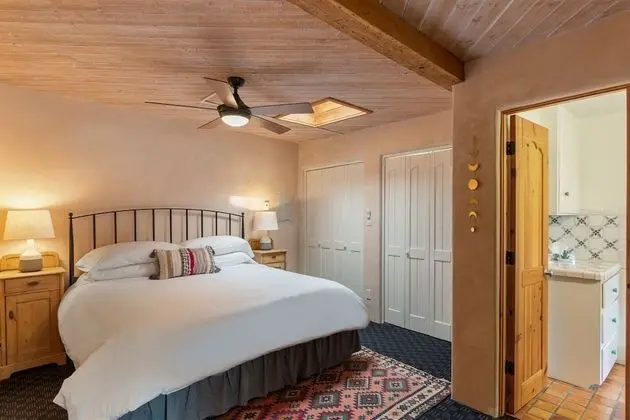 Ev (La Joya - Spacious and Historic Downt)
