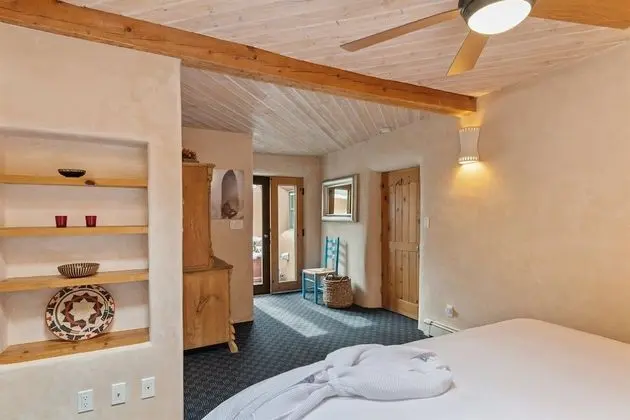 Ev (La Joya - Spacious and Historic Downt)