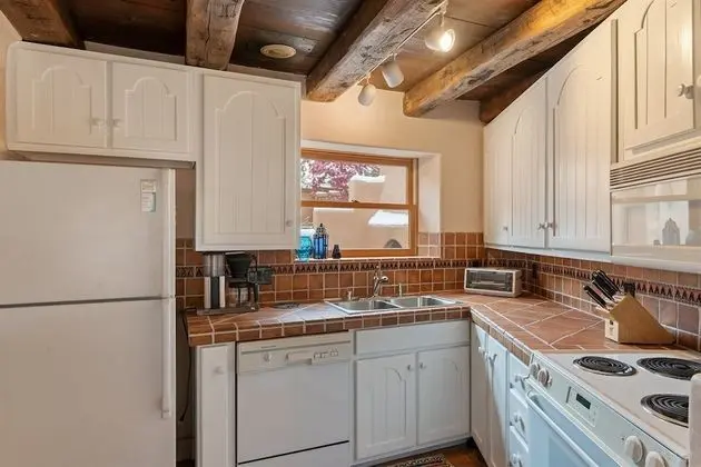 Ev (La Joya - Spacious and Historic Downt)