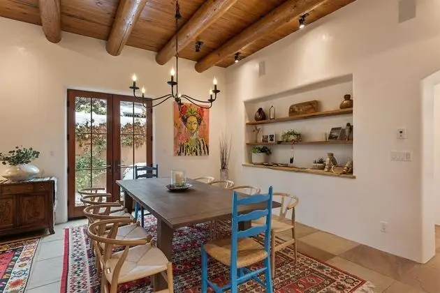 Ev (La Joya - Spacious and Historic Downt)