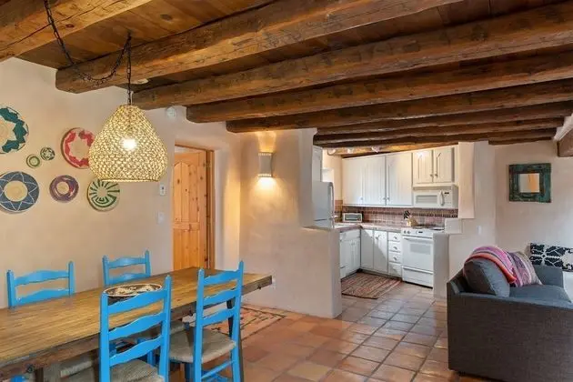Ev (La Joya - Spacious and Historic Downt)