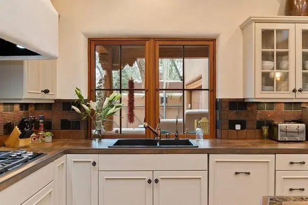 Ev (La Joya - Spacious and Historic Downt)