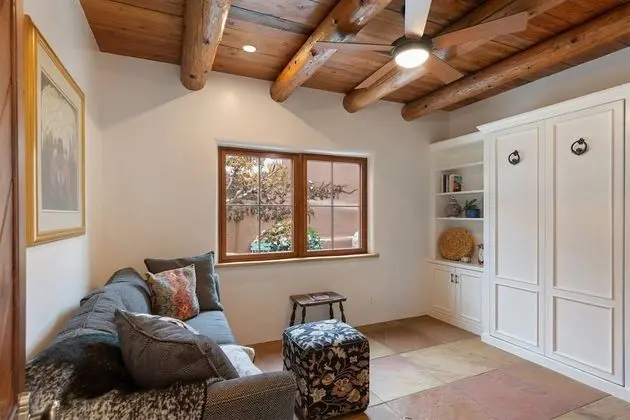 Ev (La Joya - Spacious and Historic Downt)