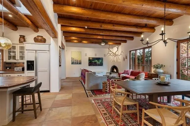 Ev (La Joya - Spacious and Historic Downt)