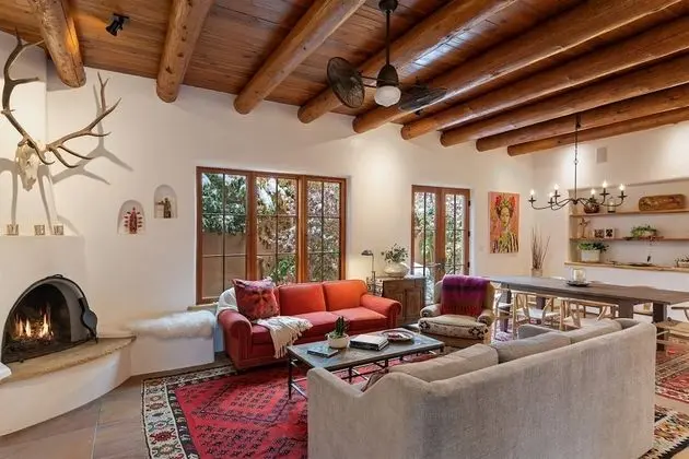 Ev (La Joya - Spacious and Historic Downt)