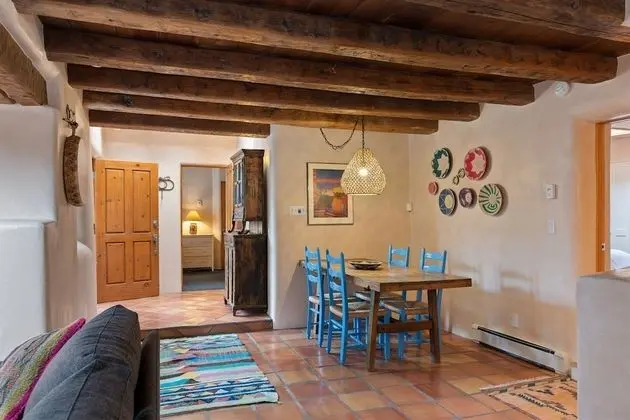 Ev (La Joya - Spacious and Historic Downt)