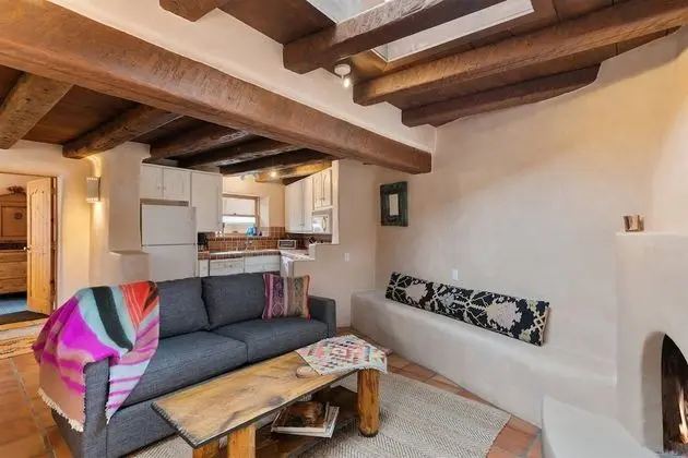 Ev (La Joya - Spacious and Historic Downt)