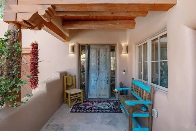 Ev (La Joya - Spacious and Historic Downt)