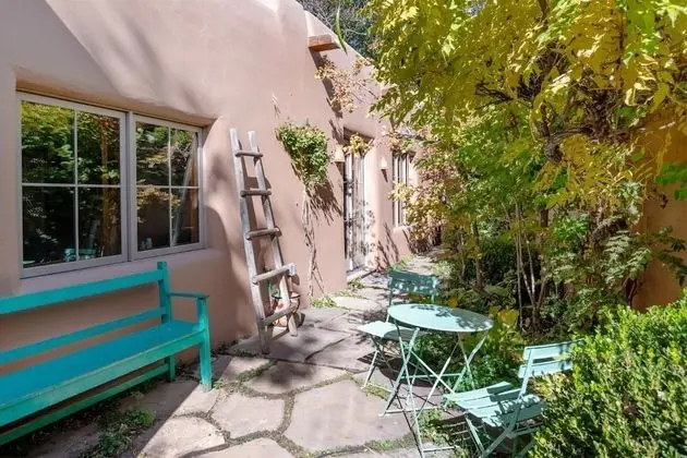 Ev (La Joya - Spacious and Historic Downt)
