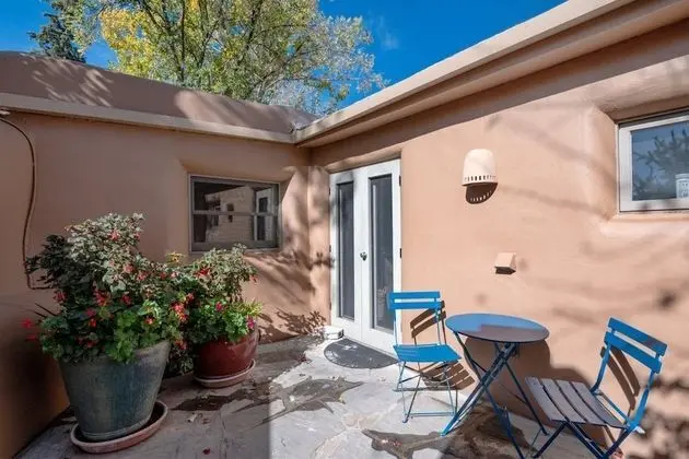 Ev (La Joya - Spacious and Historic Downt)