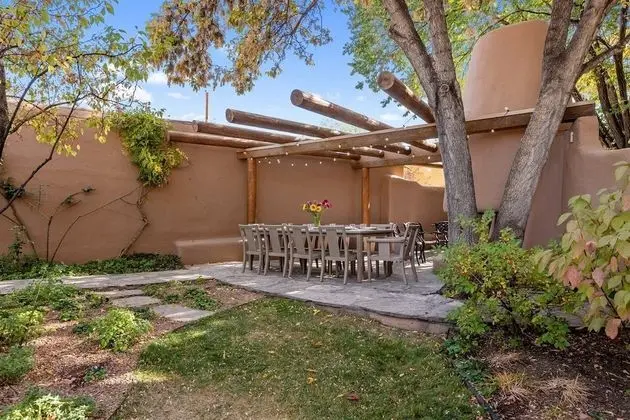 Ev (La Joya - Spacious and Historic Downt)