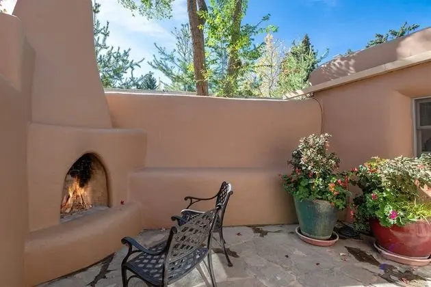 Ev (La Joya - Spacious and Historic Downt)