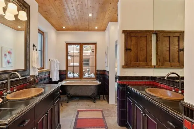 Ev (La Joya - Spacious and Historic Downt)