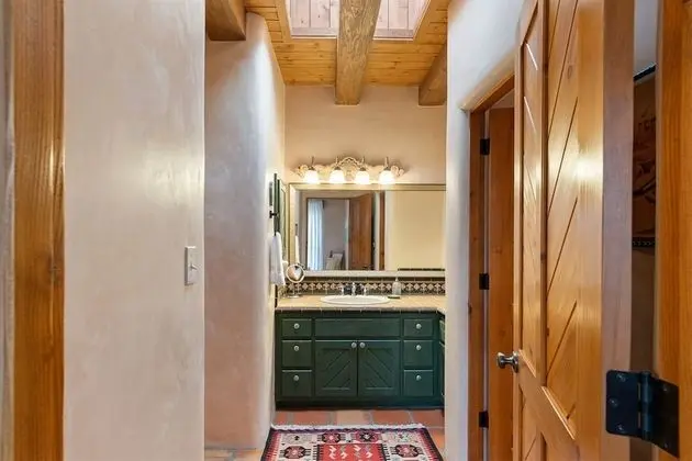 Ev (La Joya - Spacious and Historic Downt)