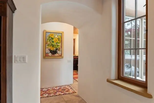 Ev (La Joya - Spacious and Historic Downt)