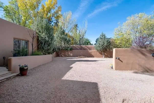 Ev (La Joya - Spacious and Historic Downt)